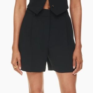 NWOT Aritzia Wilfred The Effortless Short 5”, Black, size 10